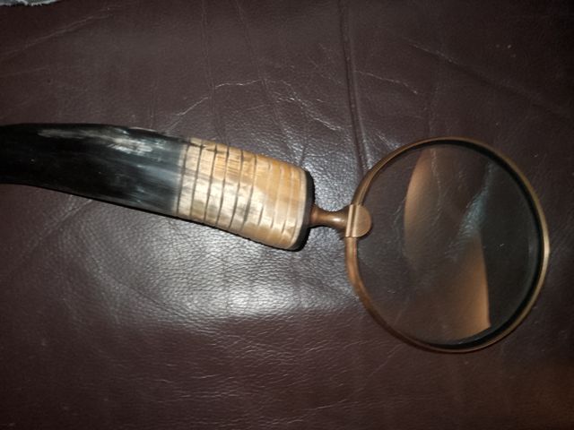 Lupa bronce y cuerno. MEJOR QUE NUEVA