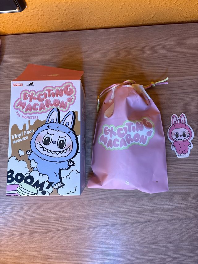 Labubu emozionante macaron rosa