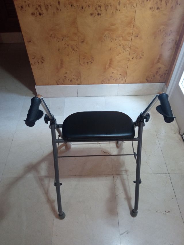 Andador con asiento