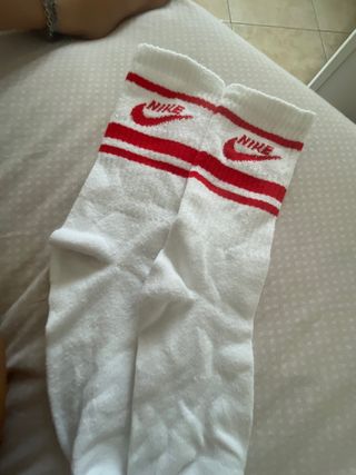 Calze Nike rosse e bianche