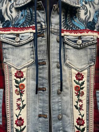 Chaqueta vaquera Desigual con capucha