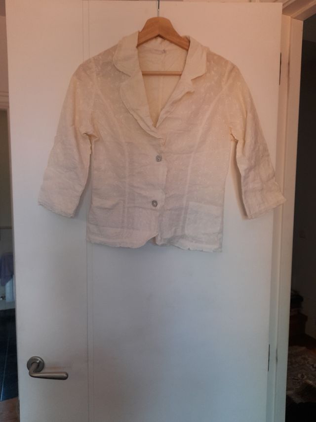Chaqueta blanca bordada