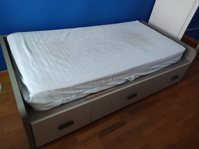 Cama individual con cajones