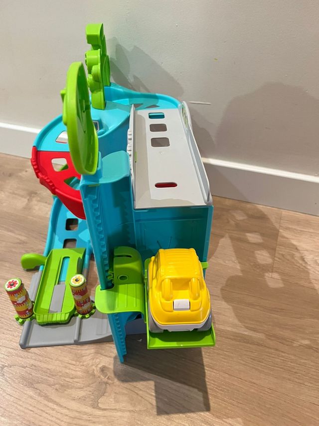 Garaje/Pista de coches Baby Clementoni