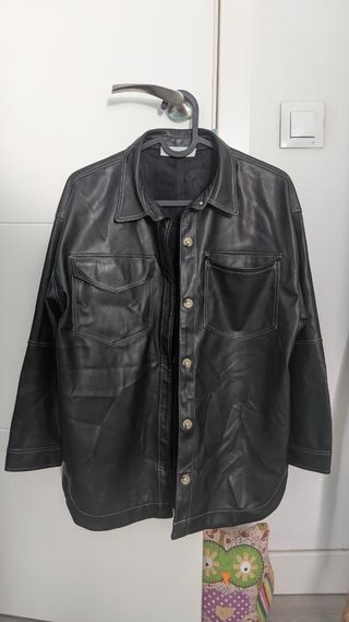 Chaqueta negra imitación cuero