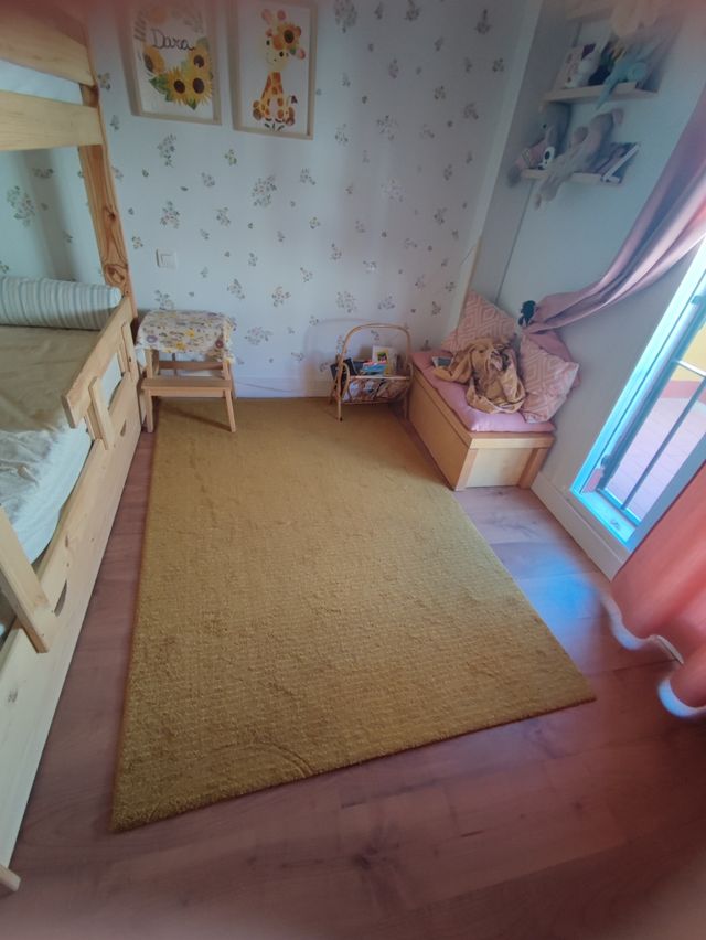 Alfombra de Ikea amarillo mostaza LANGSTED