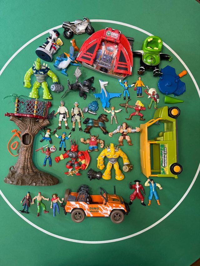 Lote de Figuras de Acción y Juguetes