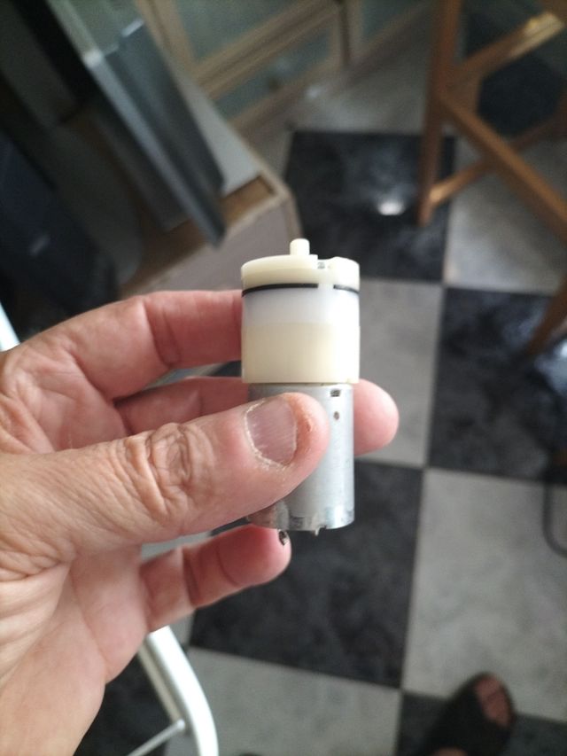 Mini bomba aire acuario 12 v corriente continua.