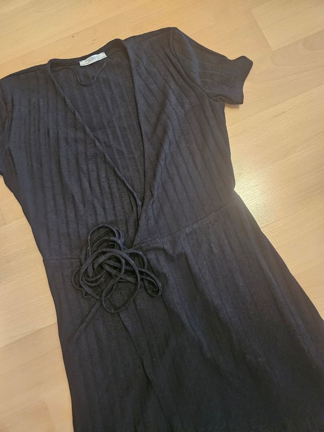 Vestido negro canalé. Zara. Nuevo