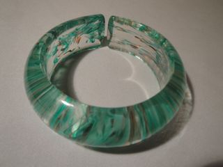 Pulsera plástico duro | Verde-blanco