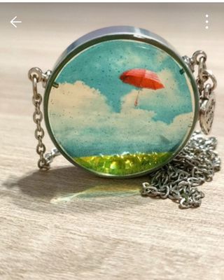 Collana con ciondolo a ombrello