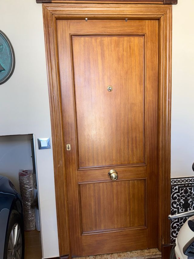 Puerta de entrada madera