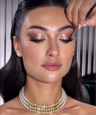 MAQUILLADORA Y PELUQUERA PROFESIONALES 