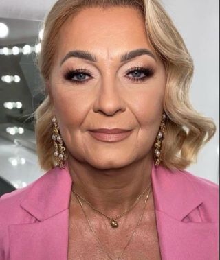 MAQUILLADORA Y PELUQUERA PROFESIONALES 