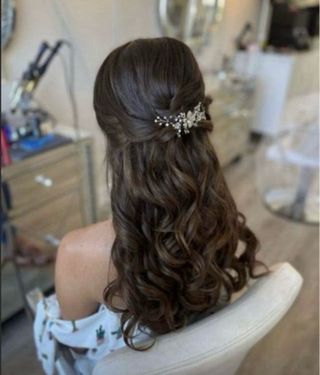 MAQUILLADORA Y PELUQUERA PROFESIONALES 