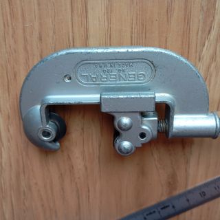 Cortatubos marca General, fabricado en USA