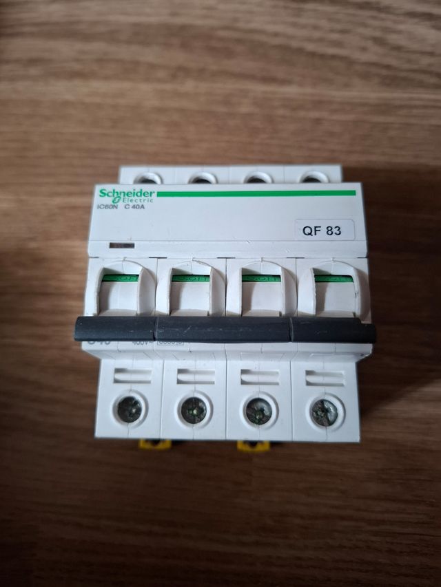 Interruptor Schneider IC60N C40A 4 polos