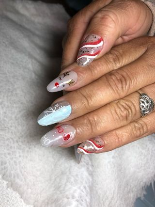 Se realiza servicio de uñas 