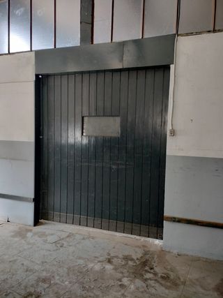 Puerta corredera industrial madera