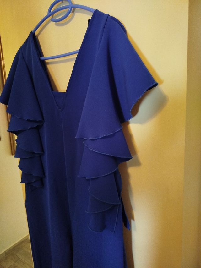 Mono azul eléctrico, escote pico y camales generos