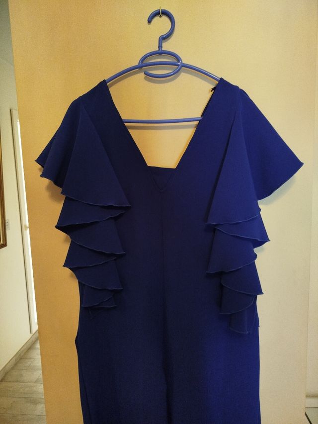 Mono azul eléctrico, escote pico y camales generos