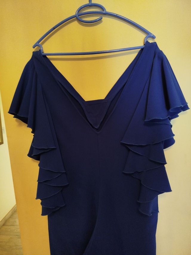 Mono azul eléctrico, escote pico y camales generos