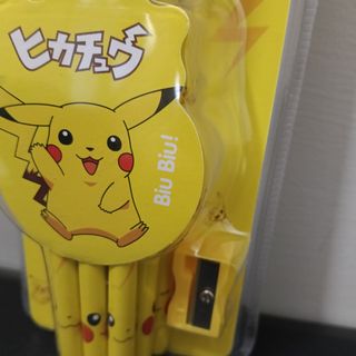 12 matite Pikachu + adesivi Sanrio
