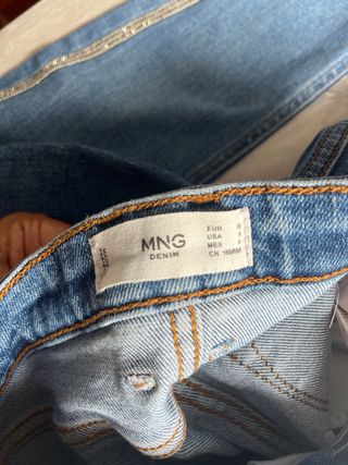 MANGO: jeans T38 pitillo brillante y top calado TM