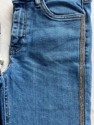 MANGO: jeans T38 pitillo brillante y top calado TM