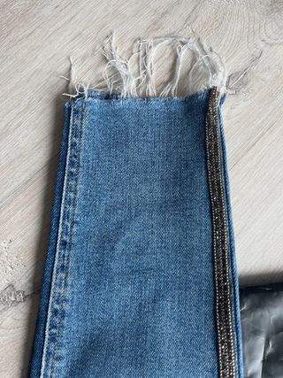 MANGO: jeans T38 pitillo brillante y top calado TM