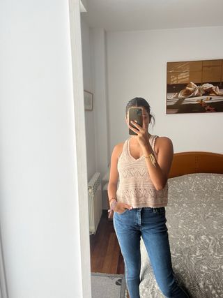 MANGO: jeans T38 pitillo brillante y top calado TM