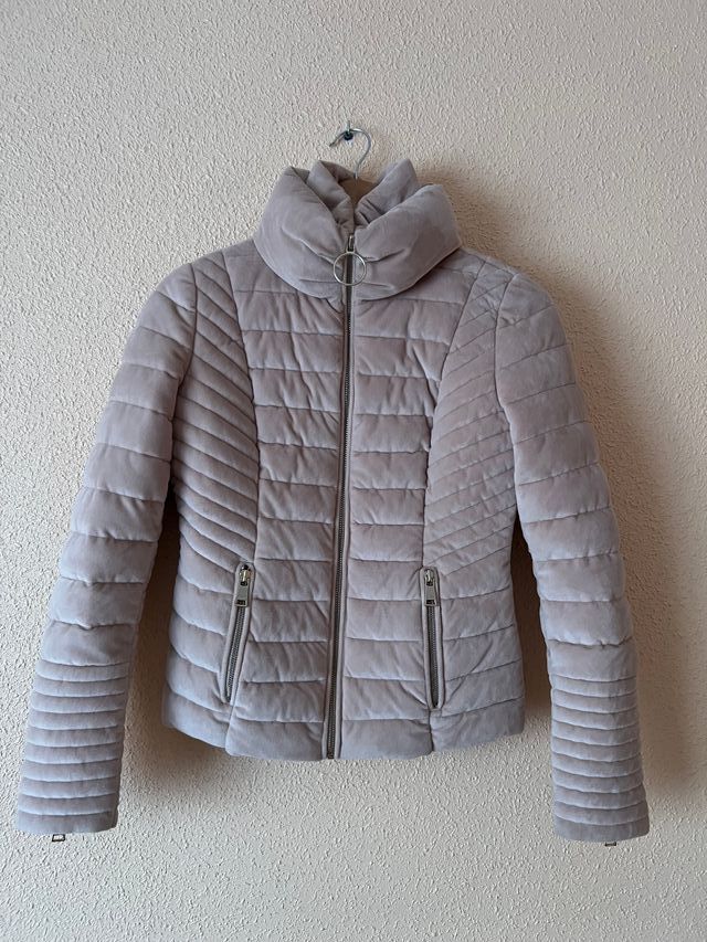 Abrigo acolchado Guess