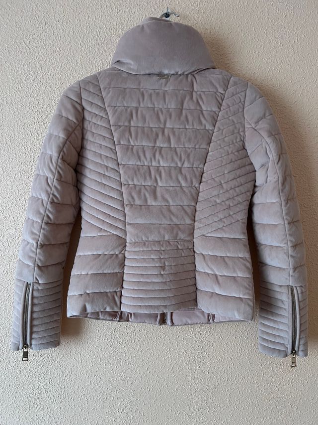 Abrigo acolchado Guess