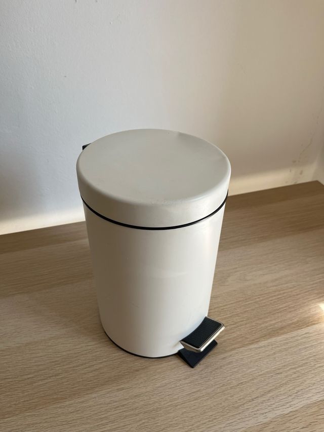 Papelera baño - Pedal Blanca
