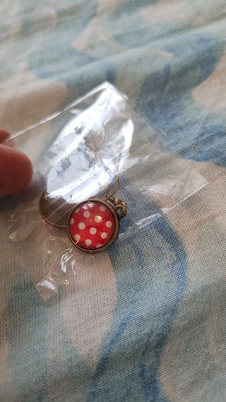 Orecchini a pois bianchi e neri