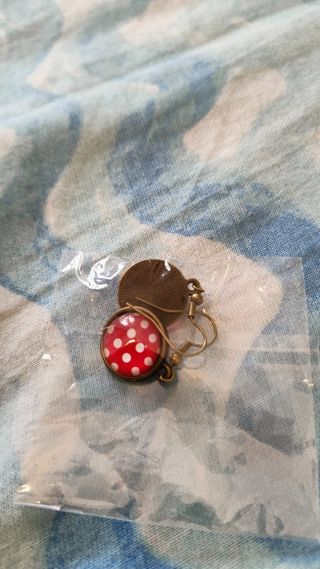 Orecchini a pois bianchi e neri
