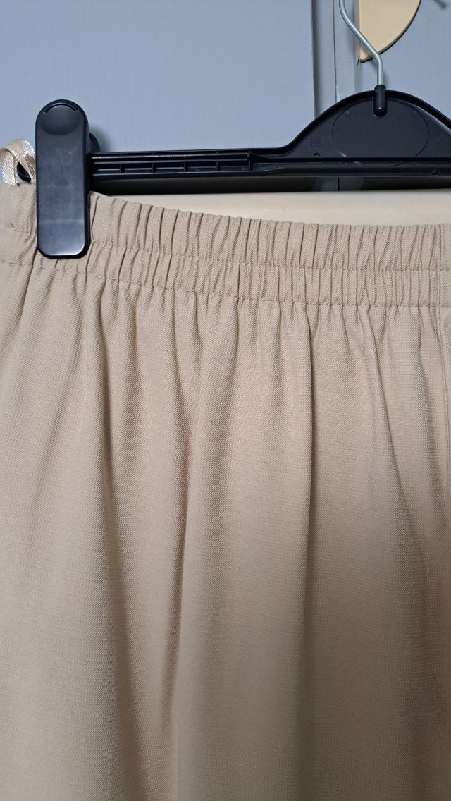 Pantalones anchos beige