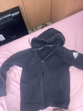 Sudadera Adidas negra con capucha