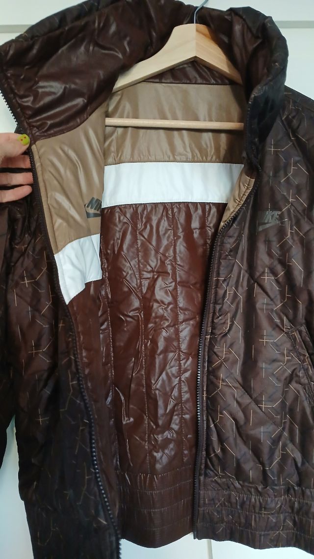 Chaqueta reversible Nike marrón-beige