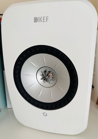 Altavoces KEF LSX blancos
