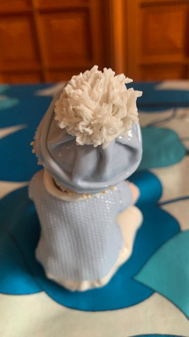 Statuina bimbo ceramica palla