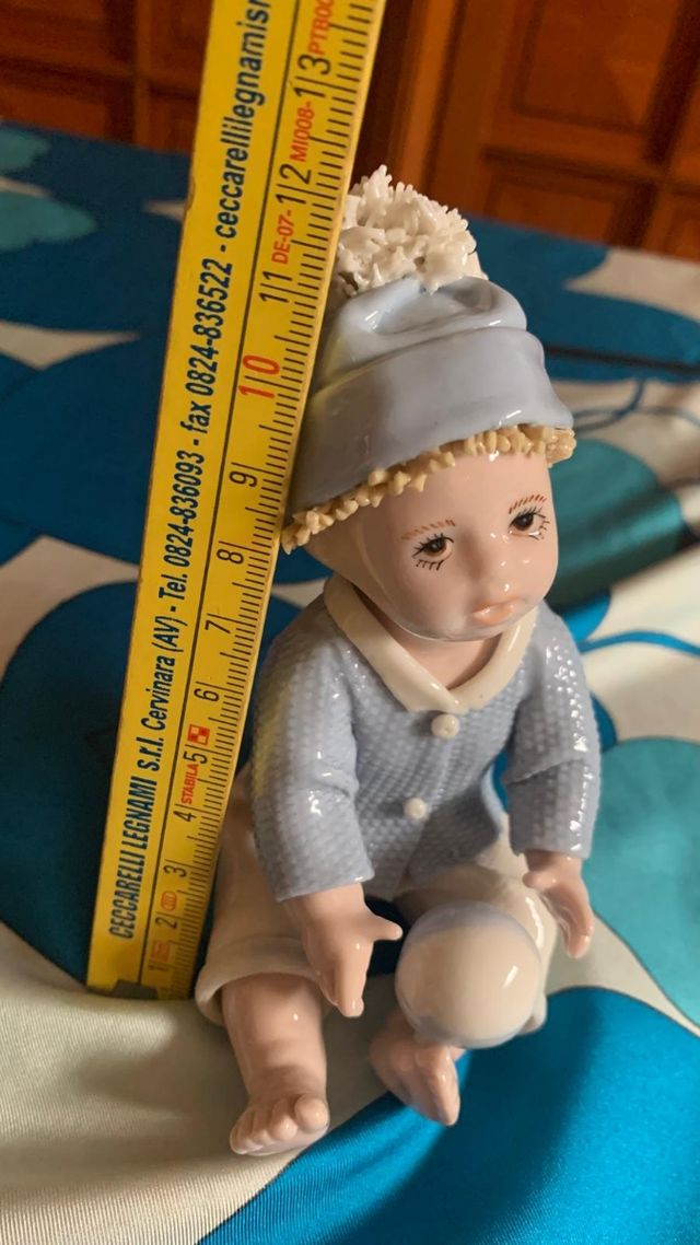Statuina bimbo ceramica palla