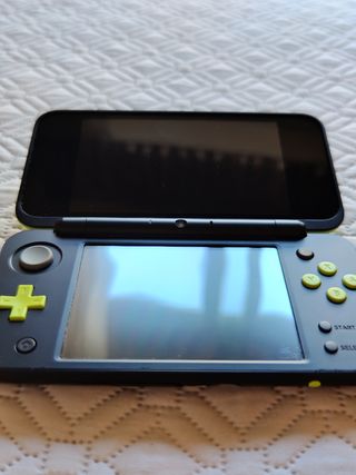 Nintendo 2DS XL nero-verde lime