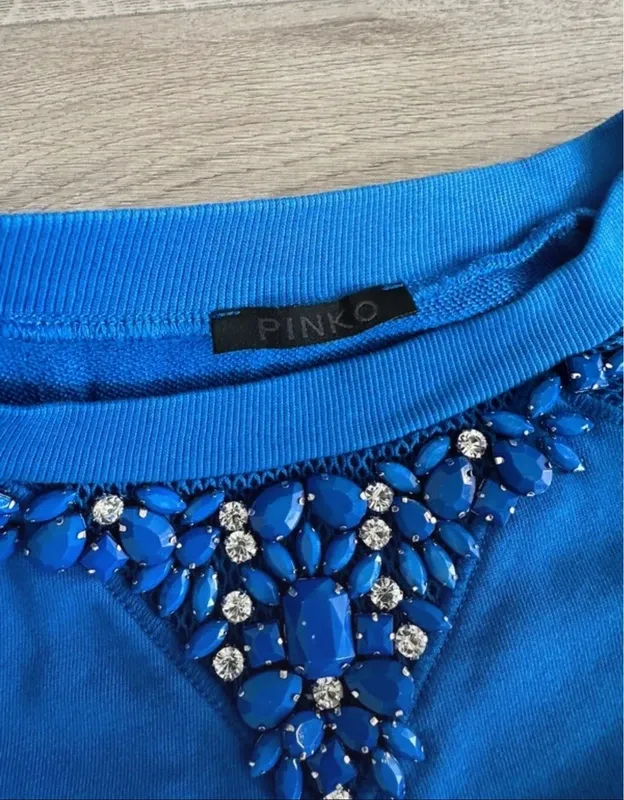 Canotta Pinko blu decorata