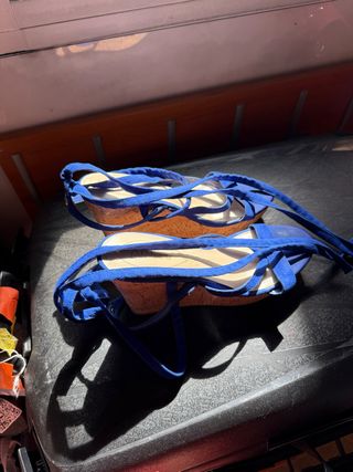 Sandalias cuña Guess azules 
