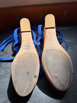 Sandalias cuña Guess azules 