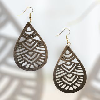Pendientes madera negros dorados