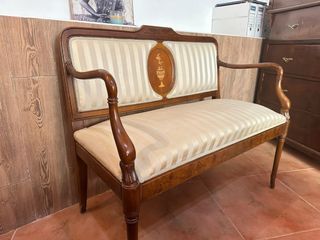 Sillón antiguo de madera