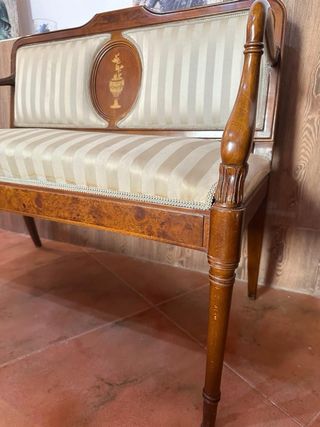 Sillón antiguo de madera