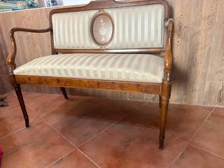 Sillón antiguo de madera
